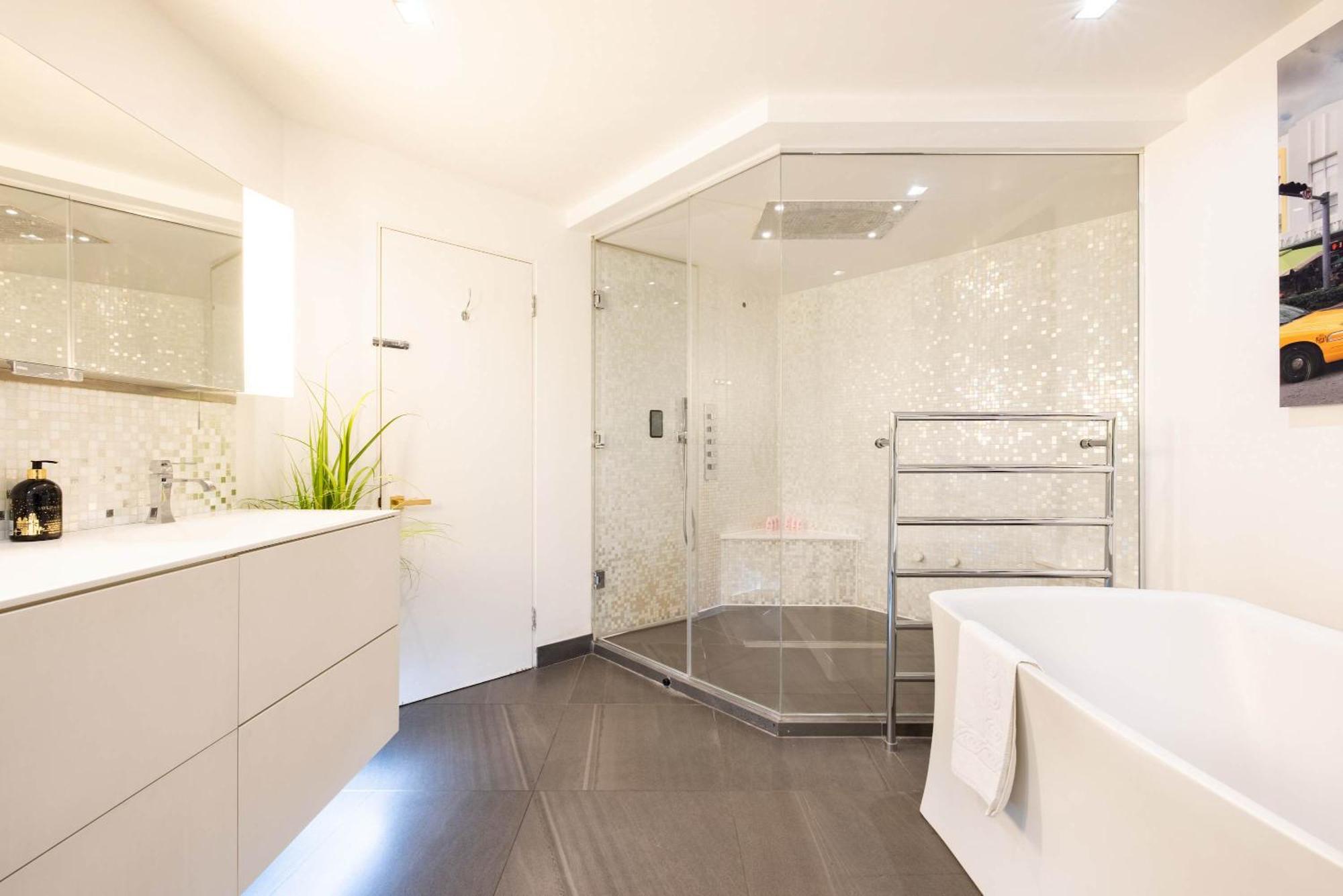 Amazingly Luxurious Loft Apartment, Soho - 3 Bedrooms, 2 Bath & Office Londra Esterno foto