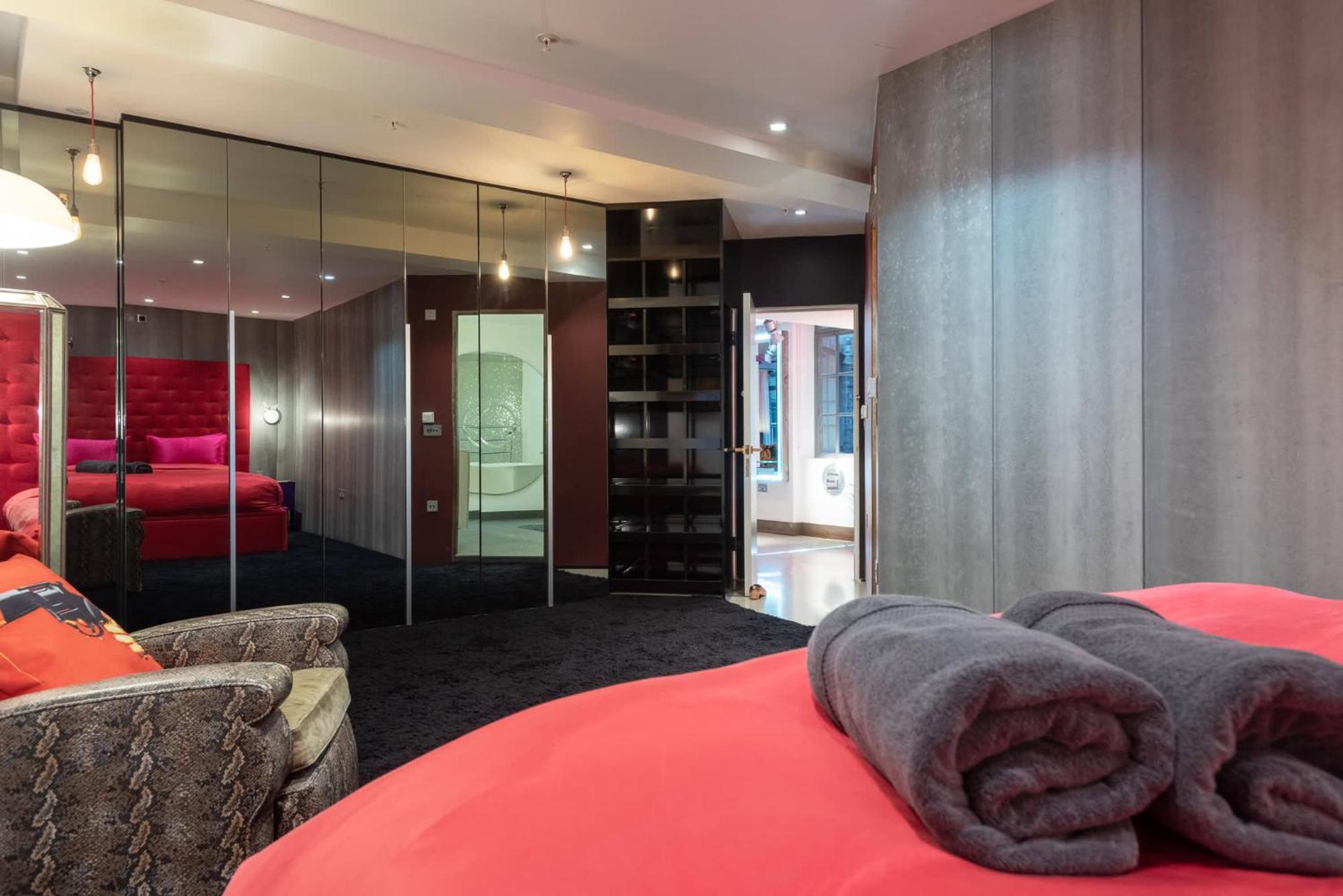 Amazingly Luxurious Loft Apartment, Soho - 3 Bedrooms, 2 Bath & Office Londra Esterno foto