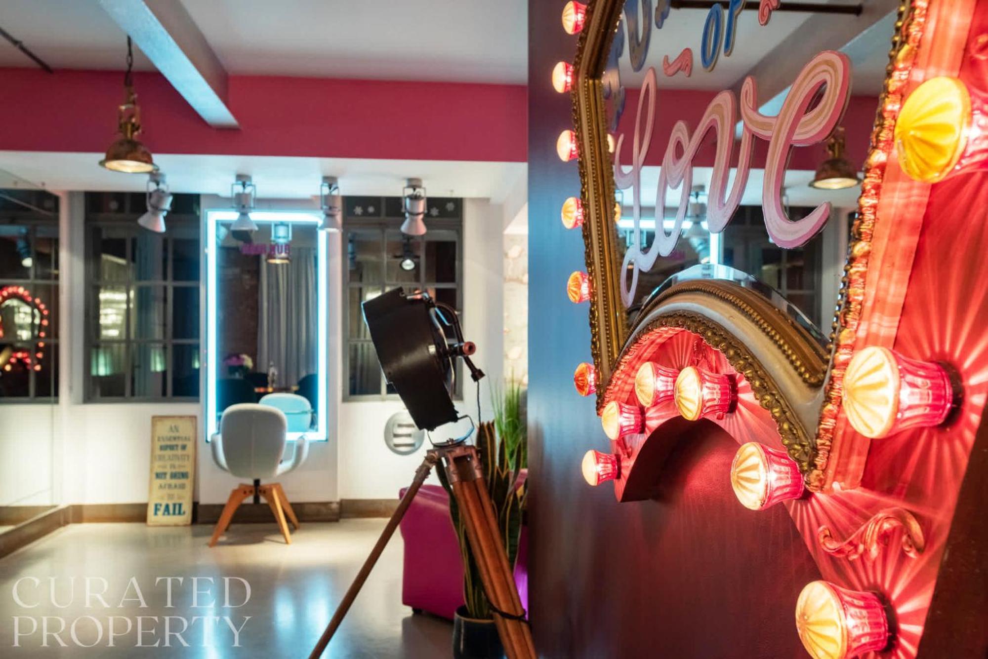 Amazingly Luxurious Loft Apartment, Soho - 3 Bedrooms, 2 Bath & Office Londra Esterno foto