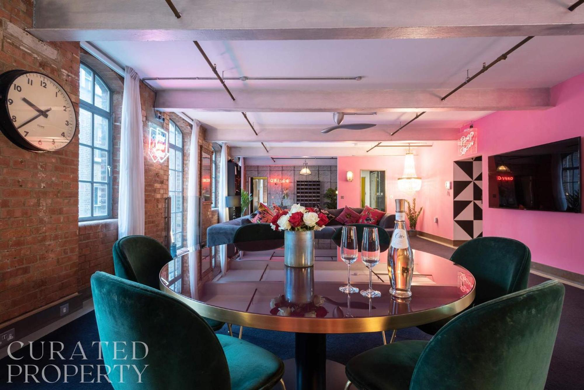 Amazingly Luxurious Loft Apartment, Soho - 3 Bedrooms, 2 Bath & Office Londra Esterno foto